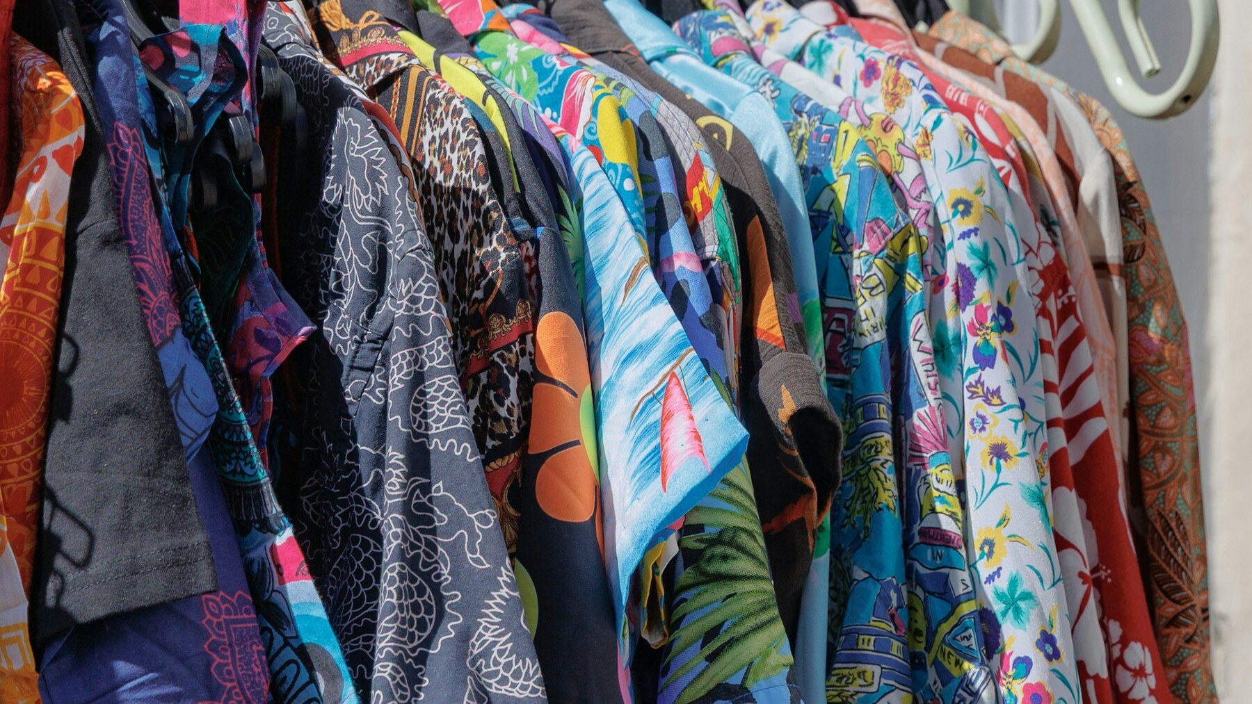 Guide to custom aloha shirts for restaurants