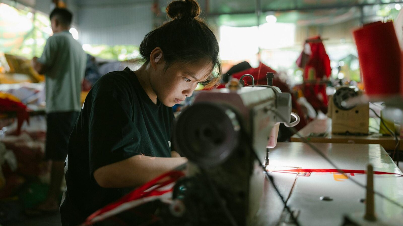 10 Best Resort Wear Manufacturers for Startups